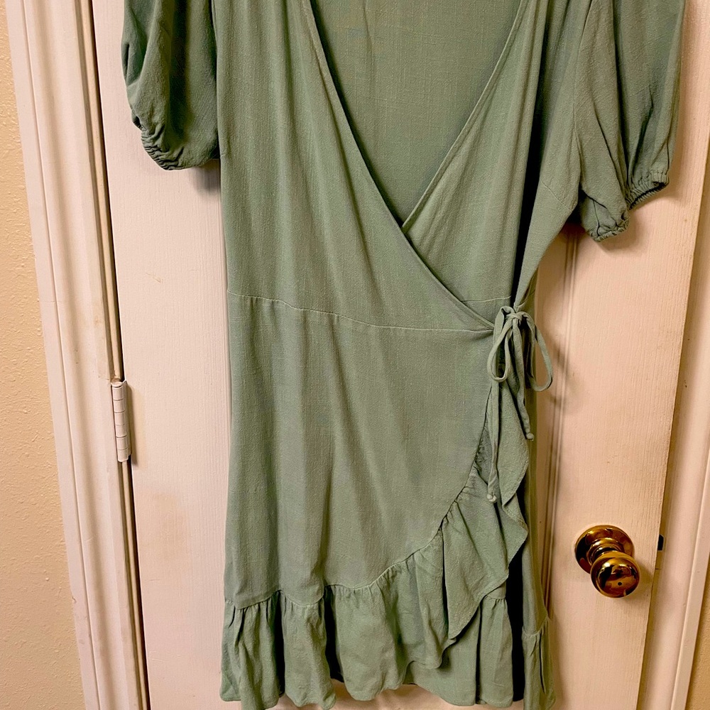 Large green wrap dress never worn, no tags